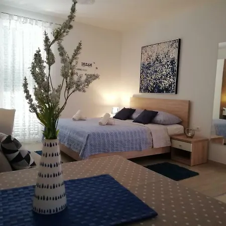 Kalelarga 4 Apartment